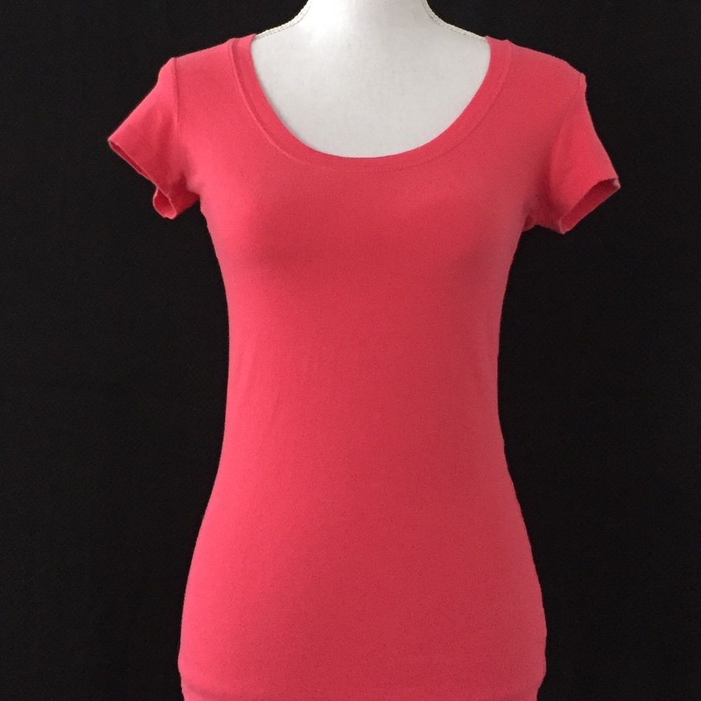 Coral short sleeve deep scoop t-shirt.  Sz L.  EUC